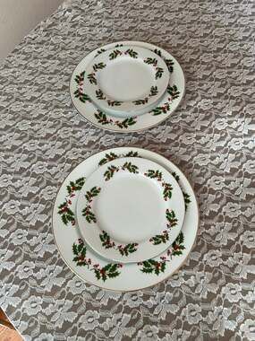 Vintage Macys’s All the Trimmings set of 4 dinner plates